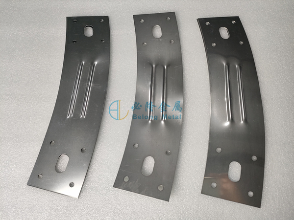 Molybdenum plate connecting heating element 